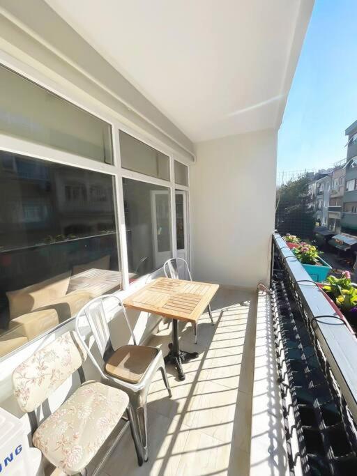 Апартаменты House In The Center Of Kadikoy Стамбул Экстерьер фото